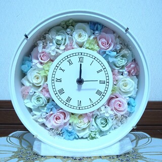 ❤プレゼントで人気の素敵な花時計(優しい色合い) 一点物　置時計　掛時計(置時計)