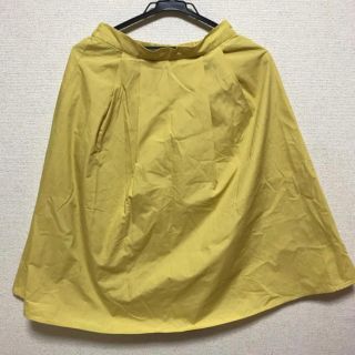 ジーユー(GU)の【美品】膝丈スカート　イエロー  GU(ひざ丈スカート)