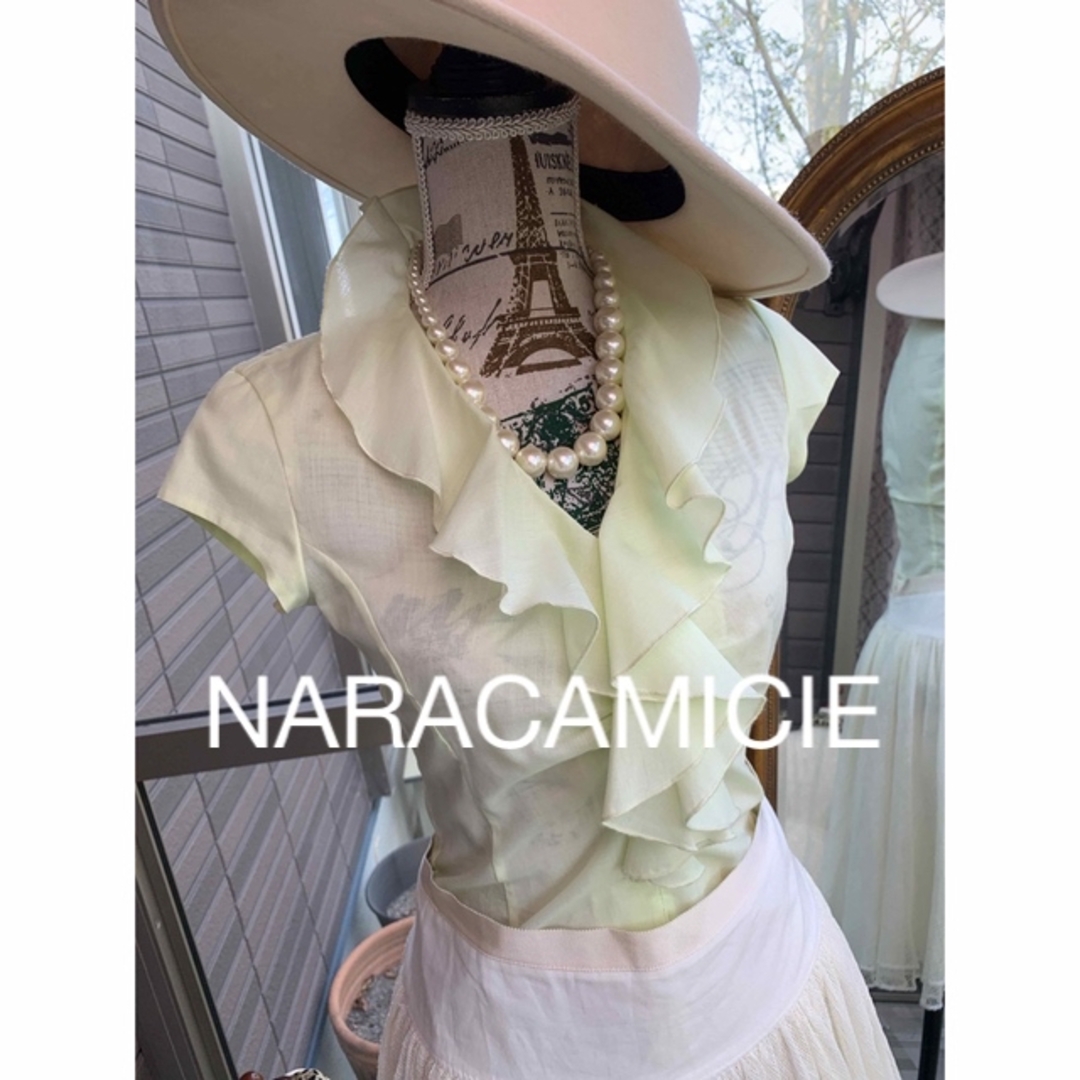 NARACAMICIE(ナラカミーチェ)の綺麗なお姉さんのナラカミーチェ鮮やかフリルブラウス レディースのトップス(シャツ/ブラウス(半袖/袖なし))の商品写真