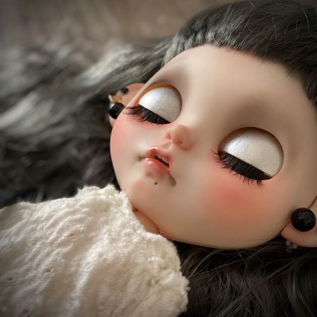 necoma doll】ダークブラウンヘア白肌ちゃん-