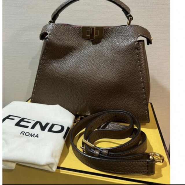 FENDI ピーカブー　セレリア　エッセンシャリーバッグ