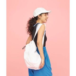 ユナイテッドアローズ(UNITED ARROWS)のCITEN シテン シャーリングボディバッグ　ホワイト(ボディバッグ/ウエストポーチ)