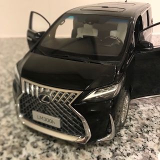 トヨタ(トヨタ)の【新品未使用】LEXUSレクサスLM300h ブラック1：18 ミニカー (ミニカー)