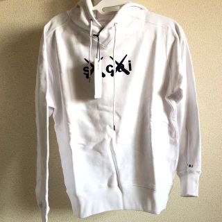 サカイ(sacai)の【新品未使用・正規品】sacai × KAWS コラボフーディー(パーカー)