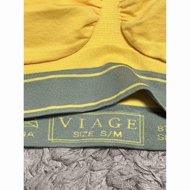 VIAGE(ヴィアージュ)の新品未使用　Viageナイトブラ　S/M ウォームイエロー×グレー レディースの下着/アンダーウェア(ブラ)の商品写真
