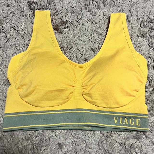 VIAGE(ヴィアージュ)の新品未使用　Viageナイトブラ　S/M ウォームイエロー×グレー レディースの下着/アンダーウェア(ブラ)の商品写真