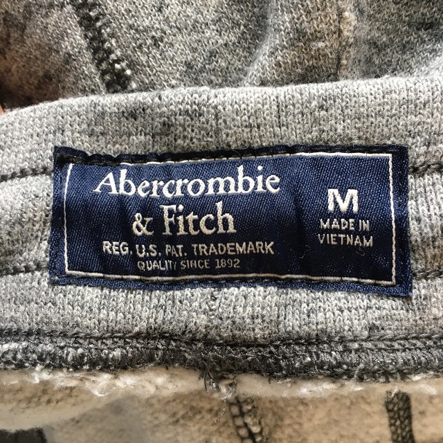 Abercrombie&Fitch(アバクロンビーアンドフィッチ)のアバクロ　ショートパンツ　グレー　メンズ メンズのパンツ(ショートパンツ)の商品写真