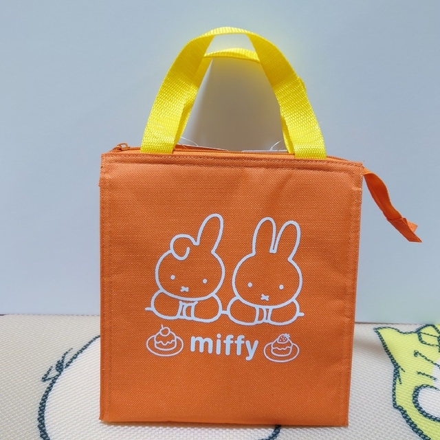 miffy(ミッフィー)のミッフィー ランチバッグ  保冷バッグ 弁当袋  オレンジ インテリア/住まい/日用品のキッチン/食器(弁当用品)の商品写真