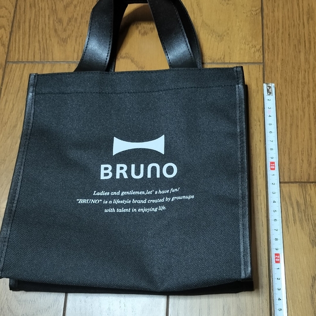 BRUNO(ブルーノ)の【新品・未使用】BRUNO保冷ポーチ付きミニトート インテリア/住まい/日用品の日用品/生活雑貨/旅行(日用品/生活雑貨)の商品写真