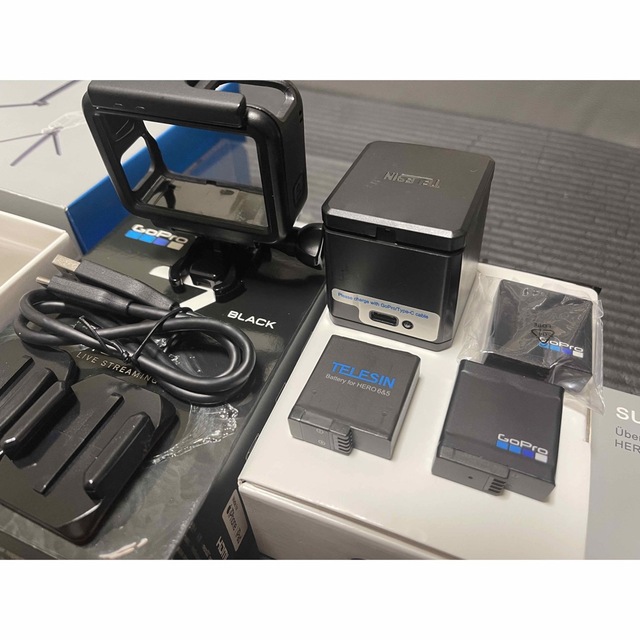 GoPro(ゴープロ)の値下げ！　GoPro HERO7   セット　箱付き スマホ/家電/カメラのカメラ(コンパクトデジタルカメラ)の商品写真