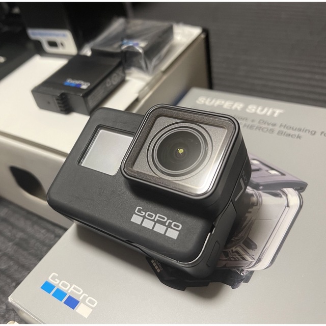 GoPro(ゴープロ)の値下げ！　GoPro HERO7   セット　箱付き スマホ/家電/カメラのカメラ(コンパクトデジタルカメラ)の商品写真