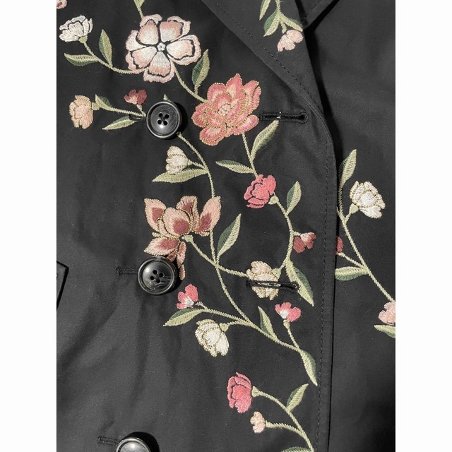 LEONARD(レオナール)のKate Spade NEW YORK フラワー 刺繍 トレンチ ロングコート レディースのジャケット/アウター(ロングコート)の商品写真