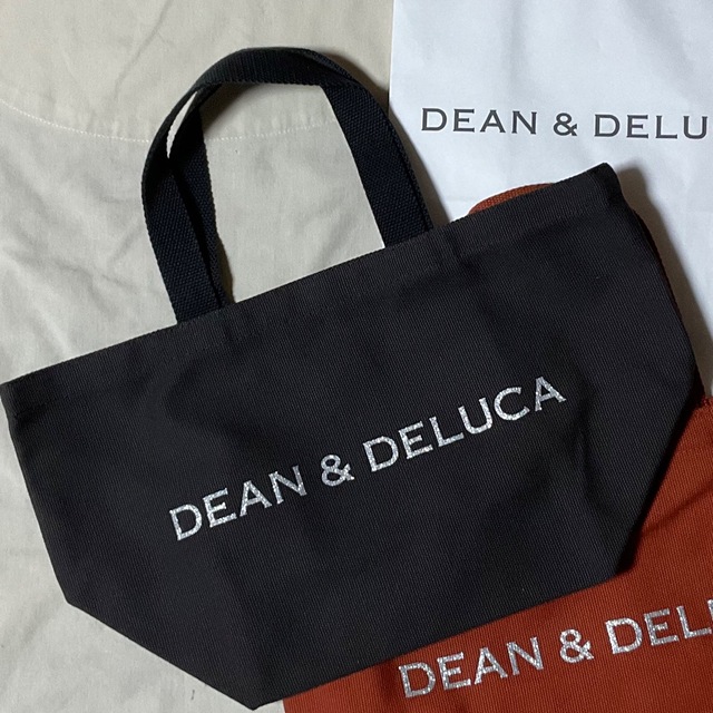 DEAN & DELUCA(ディーンアンドデルーカ)のDEAN&DELUCAチャリティートートバッグ Sサイズ ストーングレー レディースのバッグ(トートバッグ)の商品写真