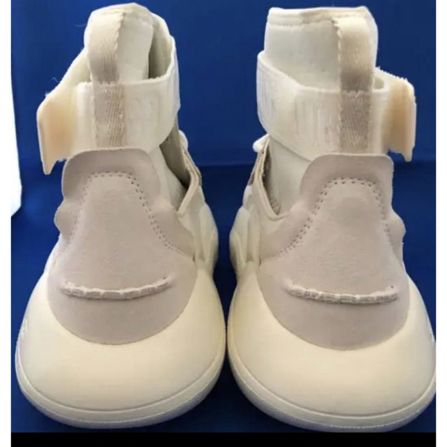 美品 UGG スニーカー 厚底 白 ホワイト 大きいサイズ 2