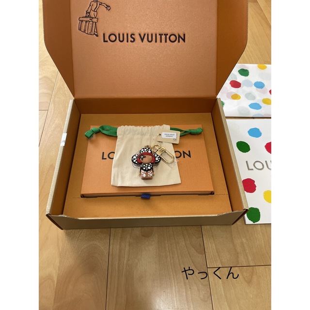 LOUIS VUITTON(ルイヴィトン)の新作新品ルイヴィトン草間彌生ポルト クレ・ヴィヴィエンヌ インフィニティ ドット レディースのファッション小物(キーホルダー)の商品写真