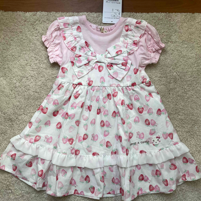 coeur a coeur(クーラクール)の新品　クーラクール　いちごワンピース　95 キッズ/ベビー/マタニティのキッズ服女の子用(90cm~)(ワンピース)の商品写真