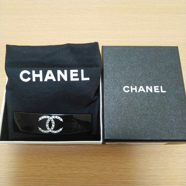 CHANEL(シャネル)のCHANEL  バレッタ　　　　　　　　　　　　　　　✨極美品　希少✨お値下げ レディースのヘアアクセサリー(バレッタ/ヘアクリップ)の商品写真