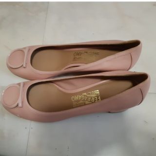 フェラガモ パンプス(ピンク/桃色系)の通販 38点 | Ferragamoを買う
