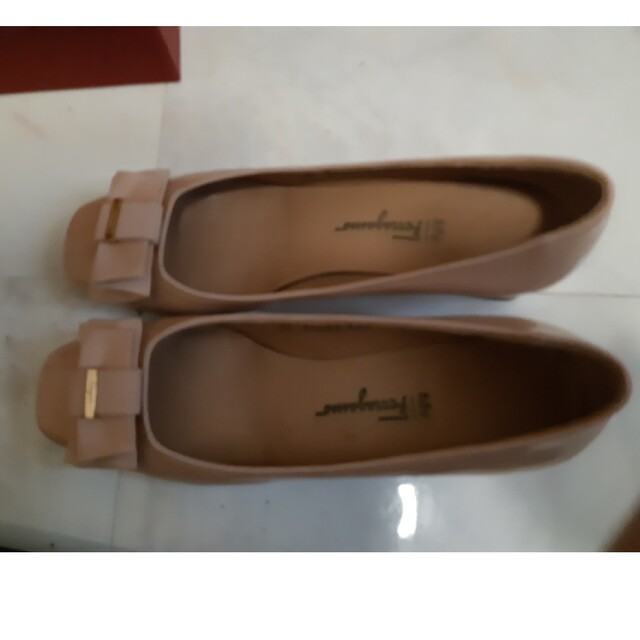 Ferragamo ベージュ 8サイズ 高さ4.5 Ferragamo ベージュ 8サイズ 高さ4.5
