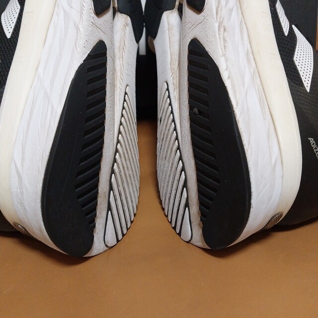 adidas(アディダス)のアディダス アディゼロ ボストン10 ワイド 26cm メンズの靴/シューズ(スニーカー)の商品写真