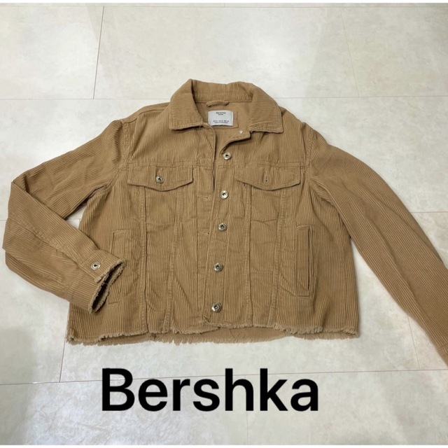 Bershka(ベルシュカ)のBershka ベルシュカ コーデュロイ アウター ベージュ M レディースのジャケット/アウター(Gジャン/デニムジャケット)の商品写真