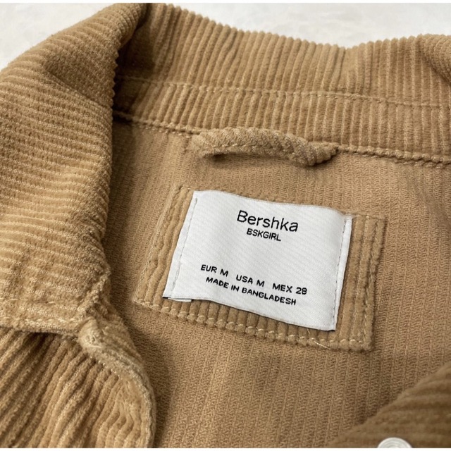 Bershka(ベルシュカ)のBershka ベルシュカ コーデュロイ アウター ベージュ M レディースのジャケット/アウター(Gジャン/デニムジャケット)の商品写真