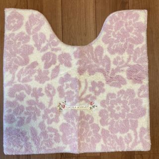 ローラアシュレイ(LAURA ASHLEY)の最終価格　ローラアシュレイ  トイレマット　薔薇　ピンク　ホワイト　新品未使用(トイレマット)