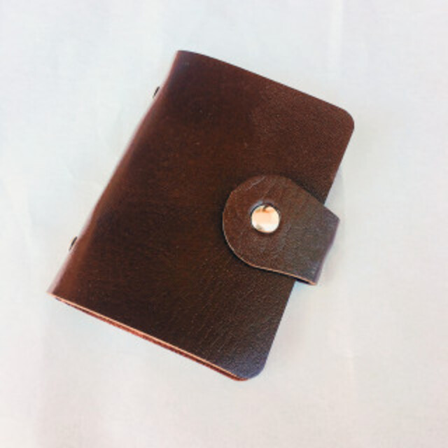 セール! 24枚収納可 コンパクト カードケース 茶色 メンズのファッション小物(名刺入れ/定期入れ)の商品写真