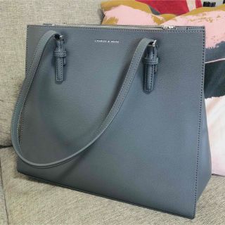 チャールズアンドキース(Charles and Keith)の【3度使用】チャールズアンドキース　クラシックダブルハンドルトートバッグ(トートバッグ)