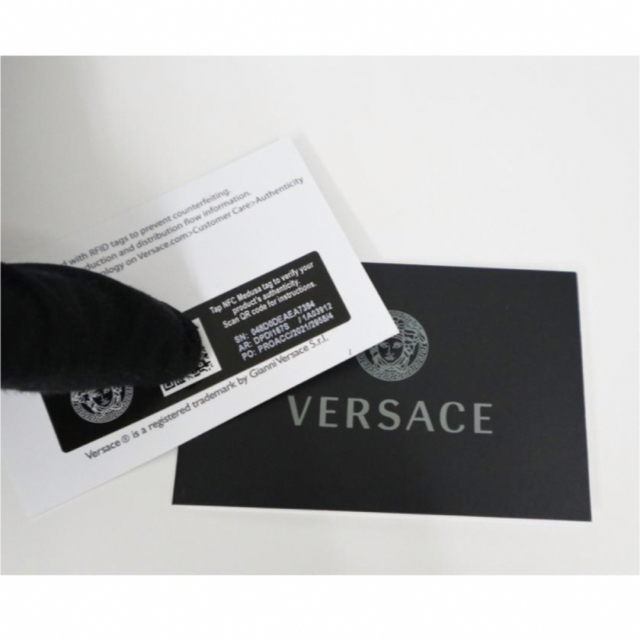 VERSACE(ヴェルサーチ)のVERSACE キルティングレザー　二つ折り財布 レディースのファッション小物(財布)の商品写真