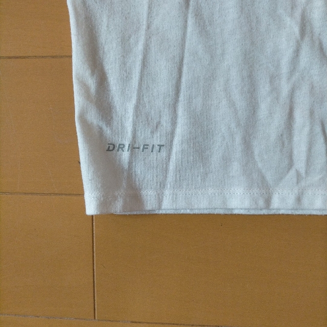 NIKE(ナイキ)のNIKE　Ｔシャツ　Ｓ メンズのトップス(Tシャツ/カットソー(半袖/袖なし))の商品写真