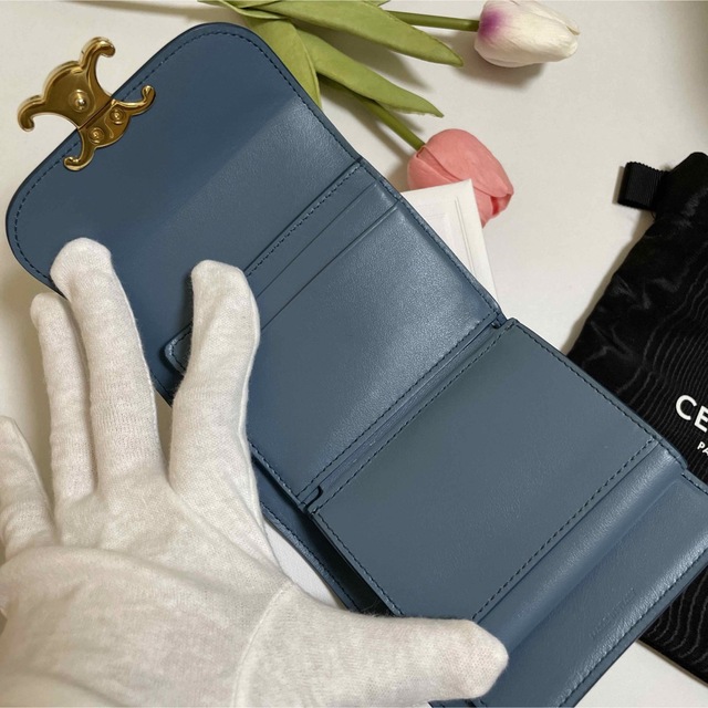 美品】 セリーヌ トリオンフ スモールウォレット 折財布 ブルー CELINE-