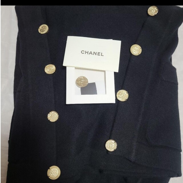 CHANEL(シャネル)の完売　新品シャネルジャケット　カーディガン レディースのトップス(カーディガン)の商品写真