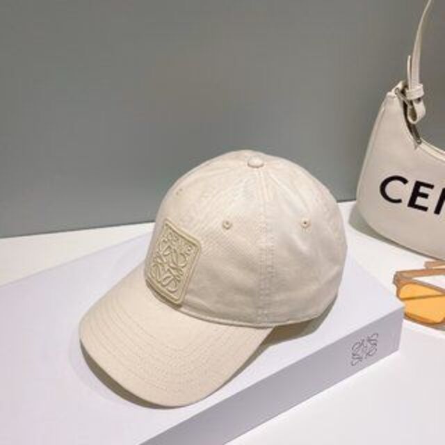 注目ブランドのギフト LOEWE LOEWE 未使用 ロエベ アナグラムパッチ