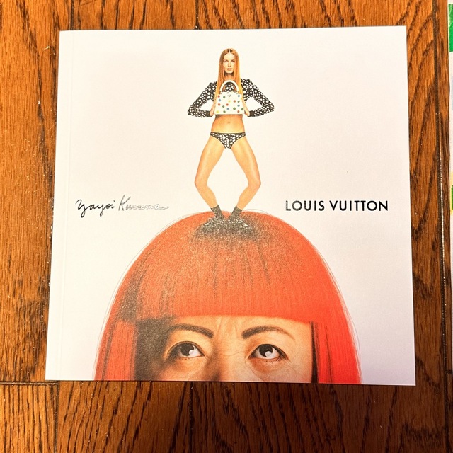 LOUIS VUITTON(ルイヴィトン)のLOUIS VUITTON 草間彌生　パンフレット レディースのバッグ(ハンドバッグ)の商品写真