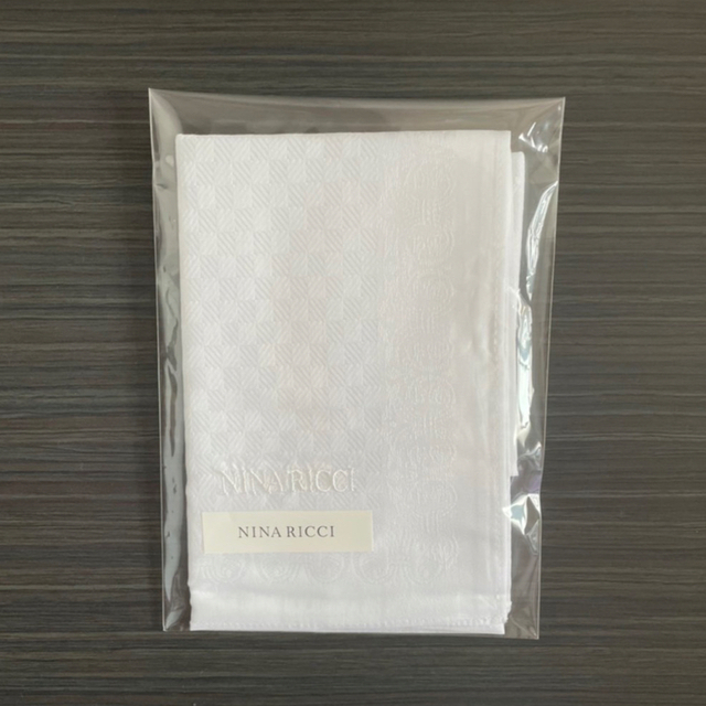 NINA RICCI(ニナリッチ)の新品未使用✧ニナリッチ フォーマルハンカチ 白ハンカチ　結婚式ハンカチ レディースのファッション小物(ハンカチ)の商品写真