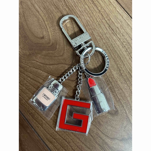 GIVENCHY(ジバンシィ)のtate様専用♡ノベルティ　ポイントギフト　チャーム　キーホルダー、新品 レディースのファッション小物(キーホルダー)の商品写真