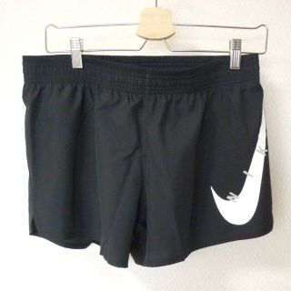 ナイキ(NIKE)の新品未使用◆(L)ナイキ 黒スウッシュランニングショートパンツ(ショートパンツ)