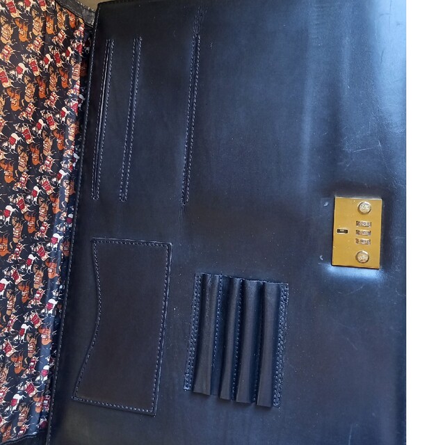 Ferragamo(フェラガモ)のドナルド様専用　フェラガモ　紳士用鞄　内側シルク馬柄 メンズのバッグ(ビジネスバッグ)の商品写真
