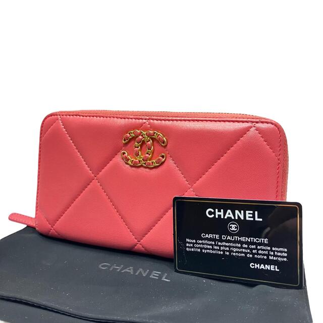 シャネル CHANEL シャネル19 ラウンドファスナー マトラッセ CCマーク AP1063 長財布 レザー ホワイト / 083407