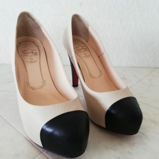 ほぼ新品♡カリアング♡エナメルパンプス