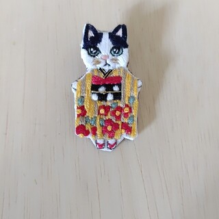 猫の刺繍ブローチ(コサージュ/ブローチ)