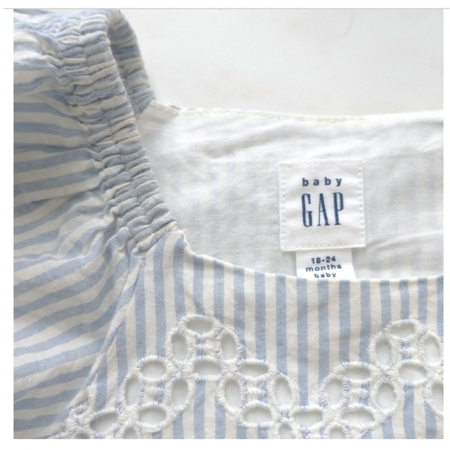 babyGAP(ベビーギャップ)の現行品　GAP　ギャップ　ワンピース　18M 24M 90 水色　ストライプ キッズ/ベビー/マタニティのキッズ服女の子用(90cm~)(ワンピース)の商品写真