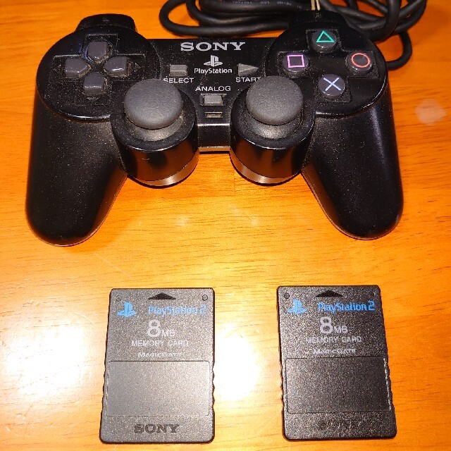 PlayStation2(プレイステーション2)のPS2コントローラー、メモリーカード エンタメ/ホビーのゲームソフト/ゲーム機本体(家庭用ゲーム機本体)の商品写真