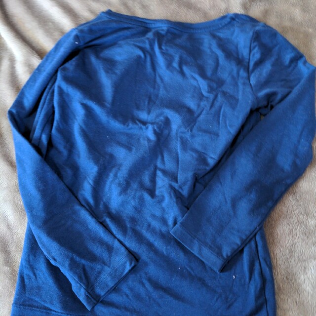 UNIQLO(ユニクロ)の長袖カットソー、120センチ キッズ/ベビー/マタニティのキッズ服女の子用(90cm~)(Tシャツ/カットソー)の商品写真