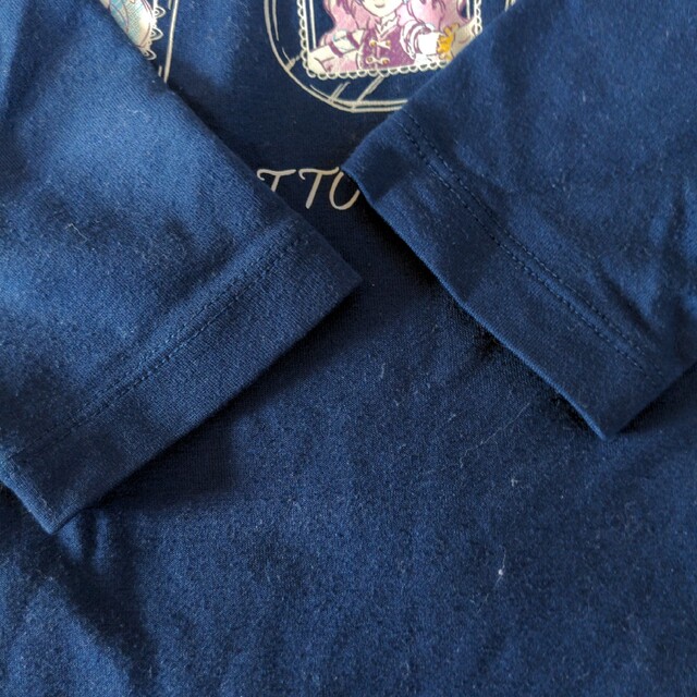 UNIQLO(ユニクロ)の長袖カットソー、120センチ キッズ/ベビー/マタニティのキッズ服女の子用(90cm~)(Tシャツ/カットソー)の商品写真