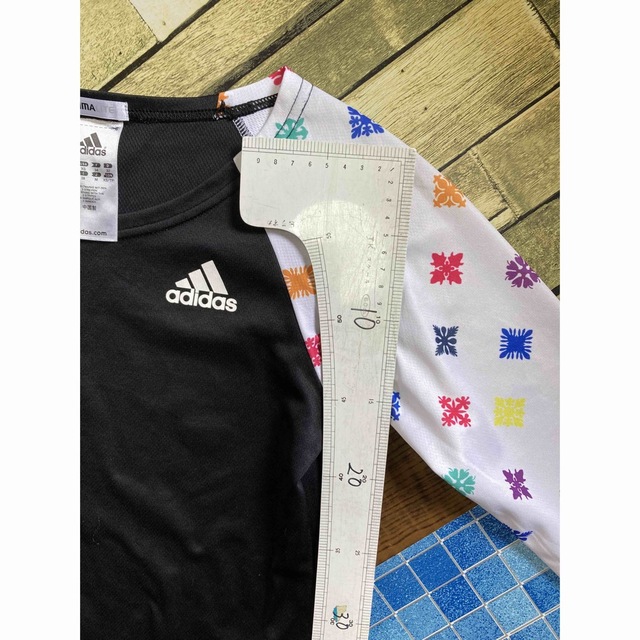 adidas(アディダス)のadidas ロンT レディースのトップス(Tシャツ(長袖/七分))の商品写真