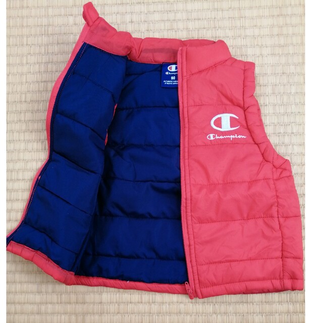 Champion(チャンピオン)のチャンピオン　ダウンベスト キッズ/ベビー/マタニティのキッズ服男の子用(90cm~)(ジャケット/上着)の商品写真