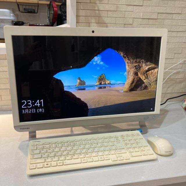 東芝 一体型PC REGZA  i5/SSD/8GB/フルHD/Office