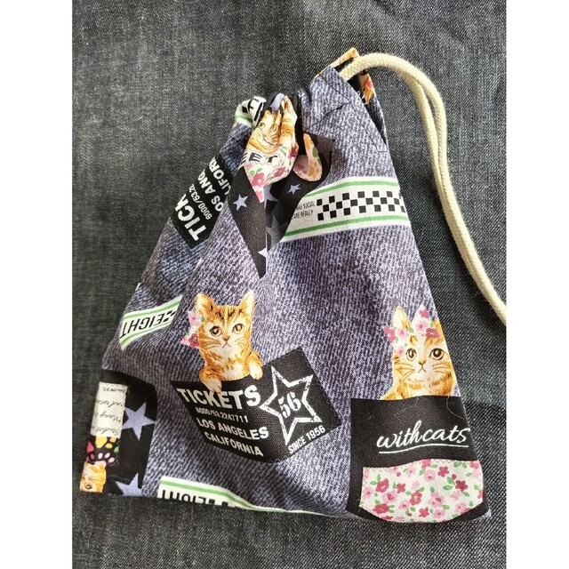 ★新品・未使用・ハンドメイド・可愛い子猫柄・片開き給食袋・コップ入れ・仕分け袋★ キッズ/ベビー/マタニティの外出/移動用品(その他)の商品写真